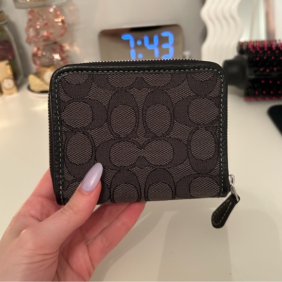 Coach Signature Jacquard Wallet - Picture 4 of 10